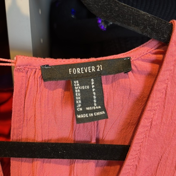 Forever 21 mauve long sleeve b neck smocked waistband romper size S - Picture 2 of 3